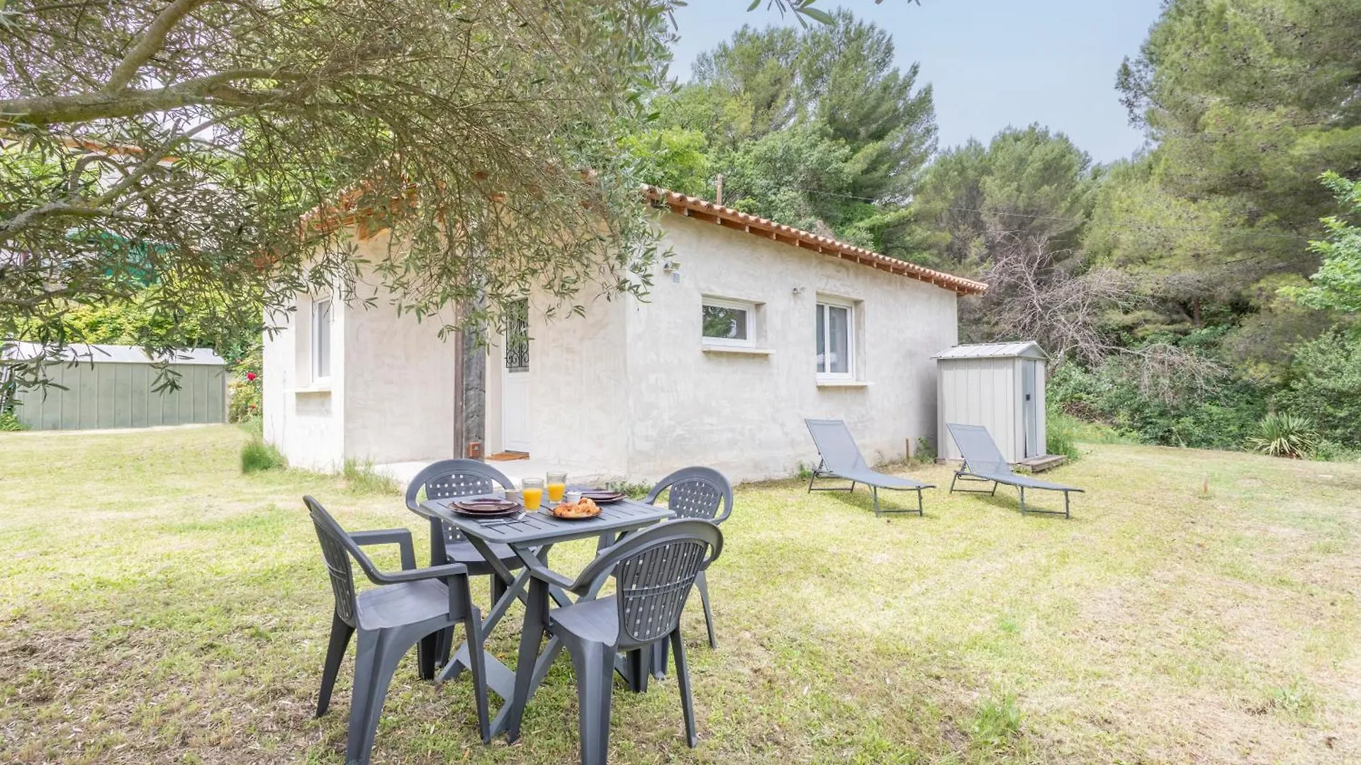 Appartement Maisonnette Avec Petit Jardin à Aix-en-Provence France